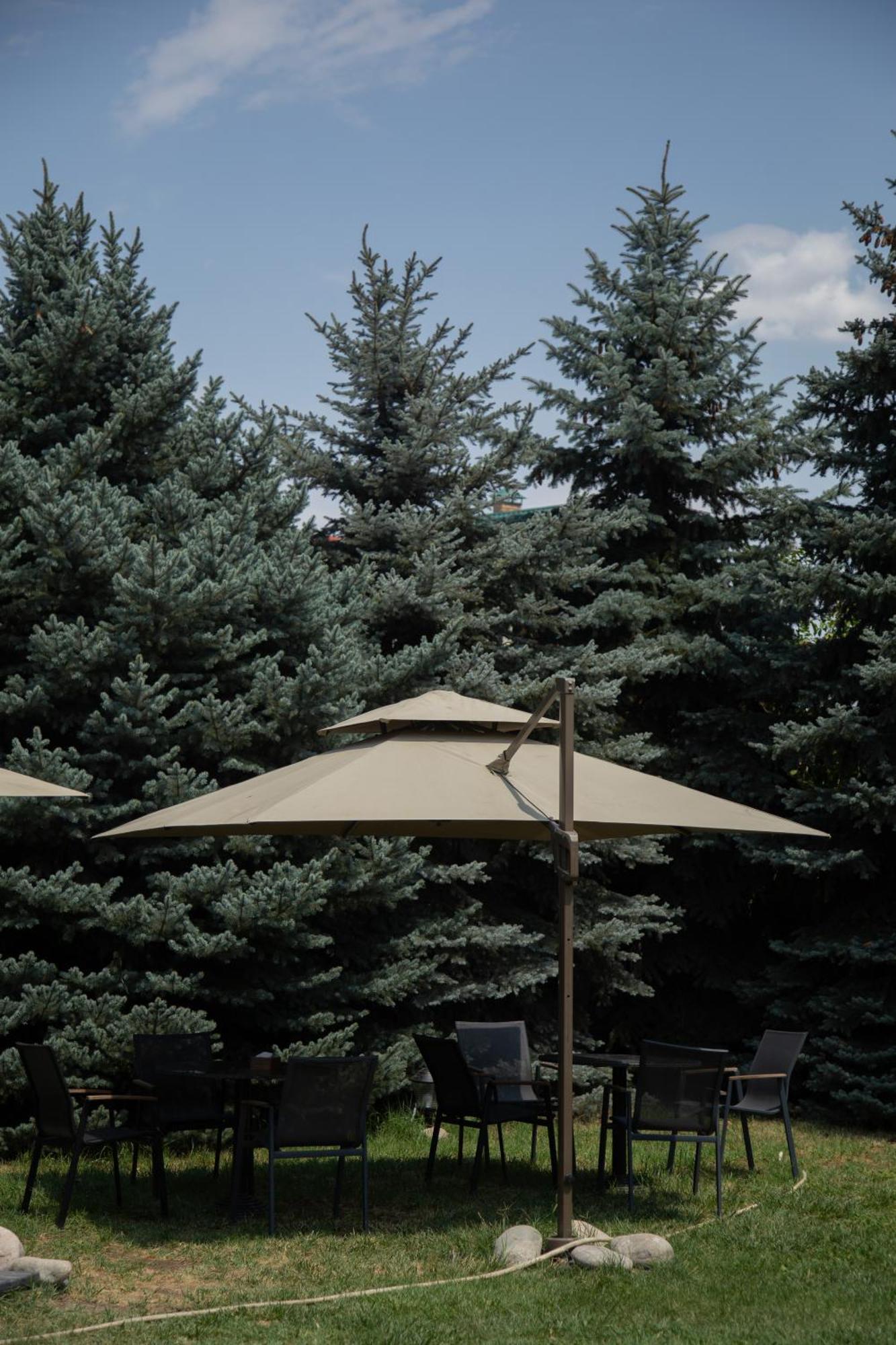 People Guest House Bishkek Exteriör bild