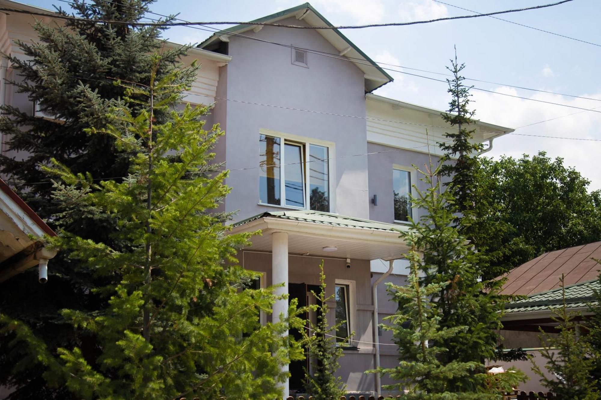 People Guest House Bishkek Exteriör bild